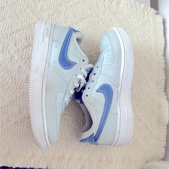 Nike Force 1 LV8 kids 10.5 - Picture 3 of 5